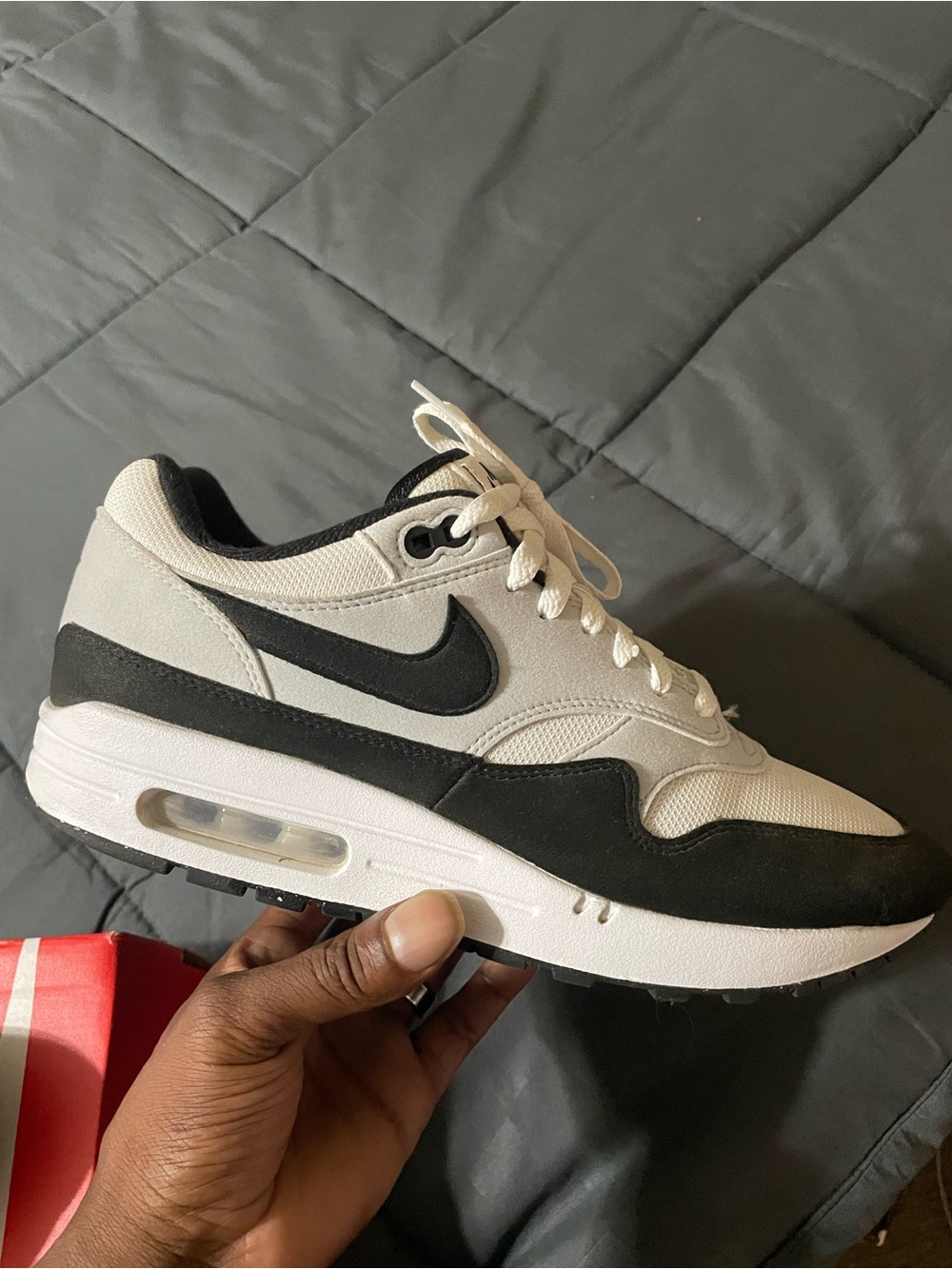 Nike Men’s White and Black Air Max 1 Low-Top Air Cushion Sneakers